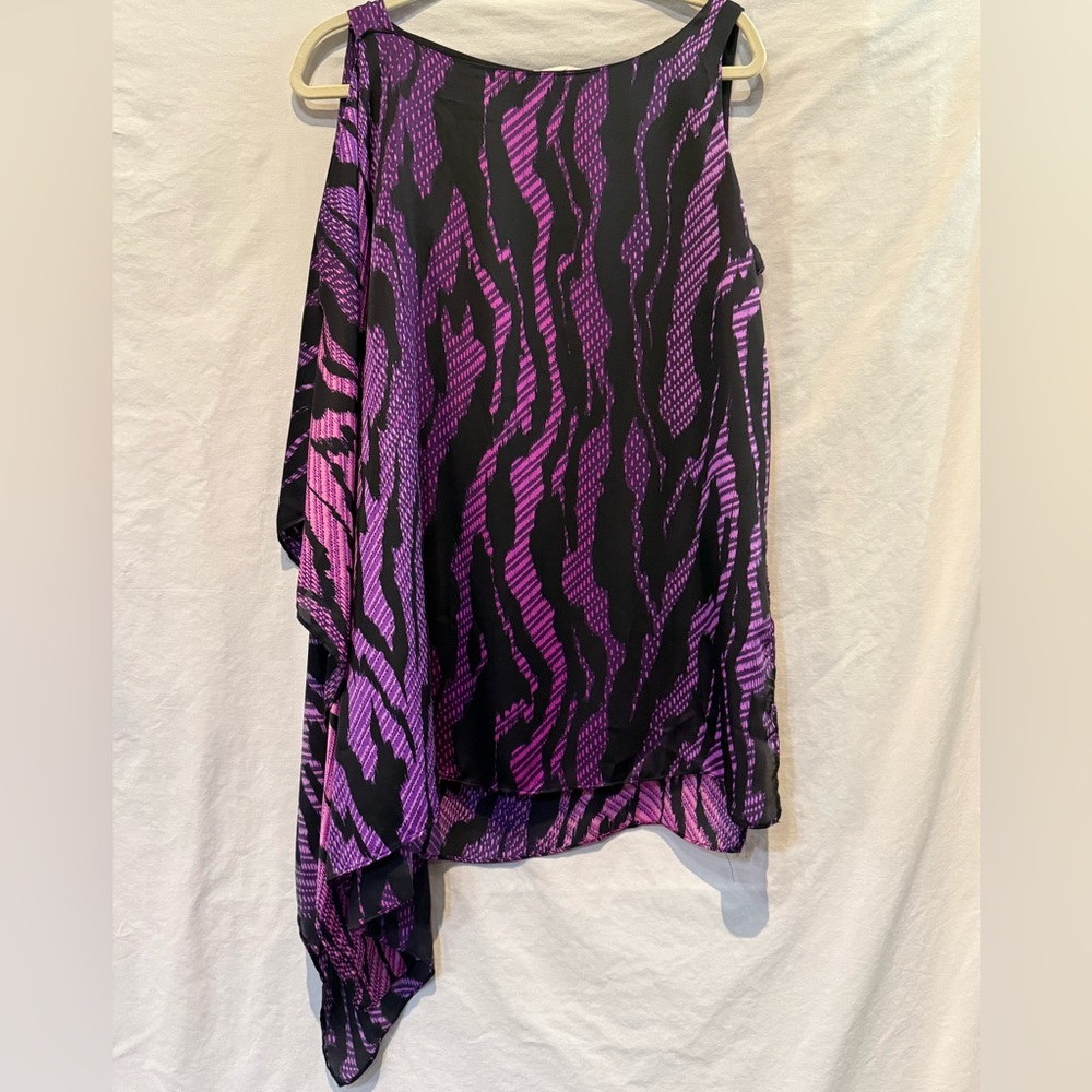 NEW - V. Vanessa Williams Elegant Women's Asymmetrical Flowy Animal Print Top